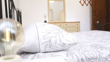 3 bedrooms, bed sheets