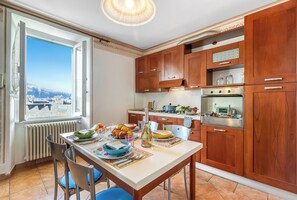 Dining - Bee Apartment, Luino, Italy (Luino)