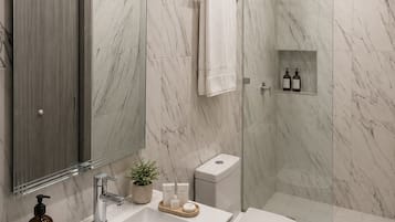 Appartement, balcon, vue partielle sur l'océan | Salle de bain