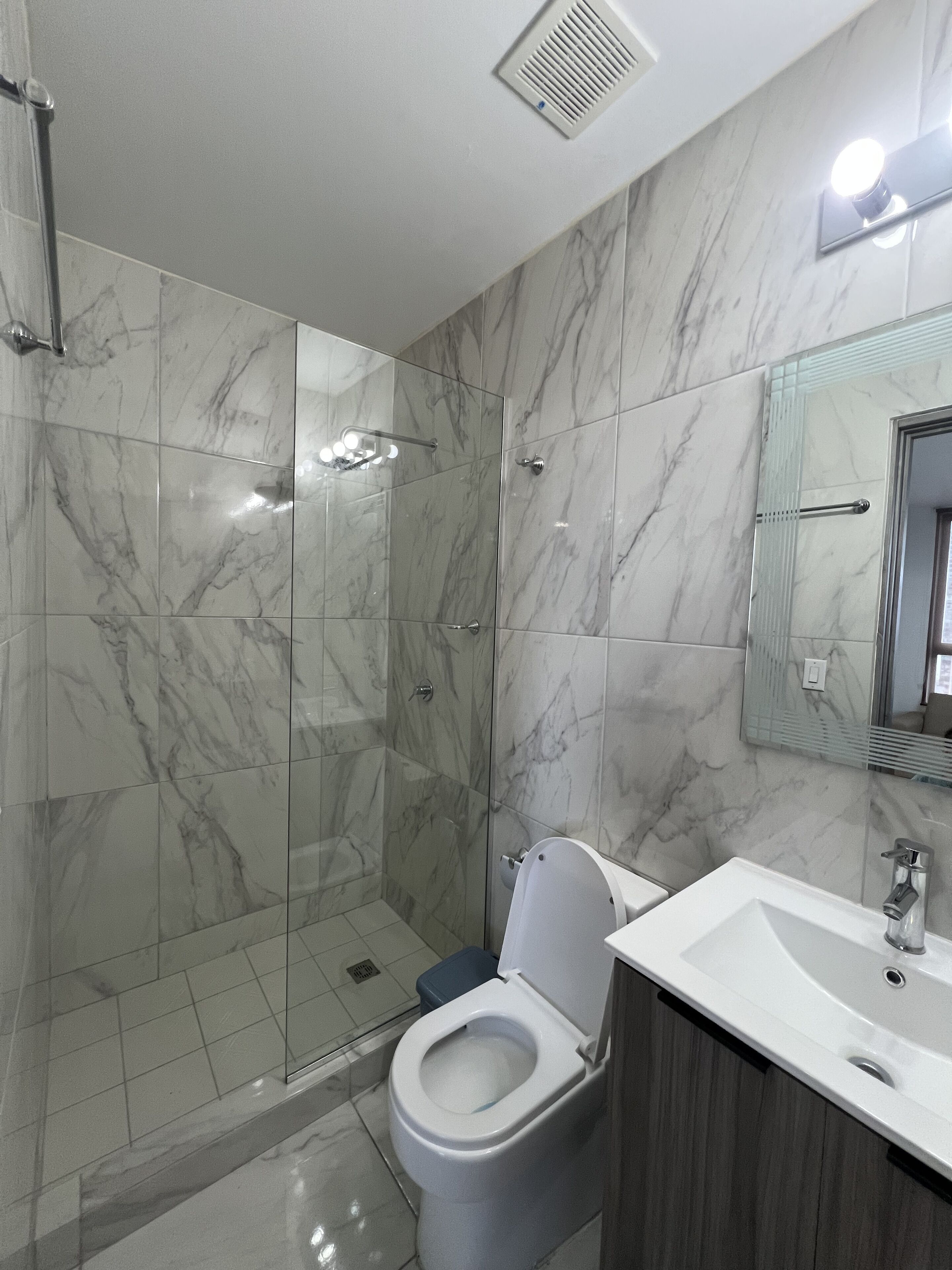 Executive Apartment, Balcony, City View | Bathroom | Shower, hair dryer, slippers, towels