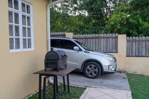 Property grounds - Sundrift Apartments- 6 mins from Rodney Bay (Beausejour)