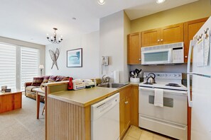 Frigorífic, microones, forn i placa de cuina 