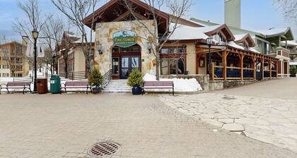 Walk to lifts, condo at Stratton Mountain, fireplace, pool, hot tubs, sauna