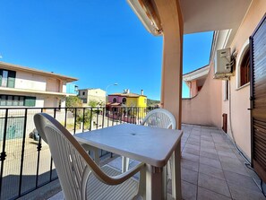 Outdoor dining - "Family        House" (Bari Sardo)