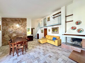 Living area - "Family        House" (Bari Sardo)