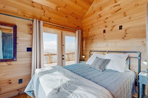 5 bedrooms, iron/ironing board, Internet, bed sheets - 60 Acre mountaintop retreat w/game room, chef's kitchen & fireplace (Banner Elk)