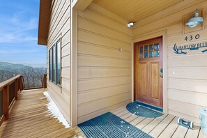 Property grounds - 60 Acre mountaintop retreat w/game room, chef's kitchen & fireplace (Banner Elk)