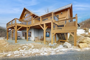 Exterior - 60 Acre mountaintop retreat w/game room, chef's kitchen & fireplace (Banner Elk)