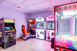 Games room - Oceanview condo with pool, hot tub, private balcony & direct beach access (Myrtle Beach)