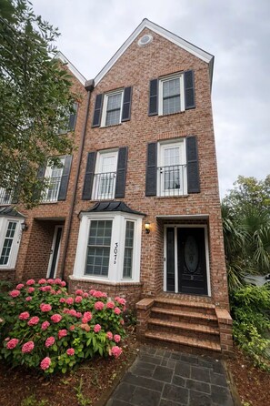 Exterior - Beachside Townhouse Walk to Ocean/wheel &boardwalk (Myrtle Beach)