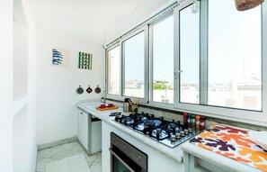 Fridge, microwave, oven, dishwasher - COLOSSEUM VIEW- AN AUTHENTIC ROMAN EXPERIENCE ENRICHED BY HISTORY & EXCLUSIVITY (Roma)