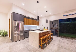 Fridge, microwave, oven, stovetop - Uvita • Modern Villa •Mountains & Ocean • Private Pool + Sunset Views (Uvita)