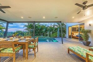 Outdoor dining - Uvita • Modern Villa •Mountains & Ocean • Private Pool + Sunset Views (Uvita)