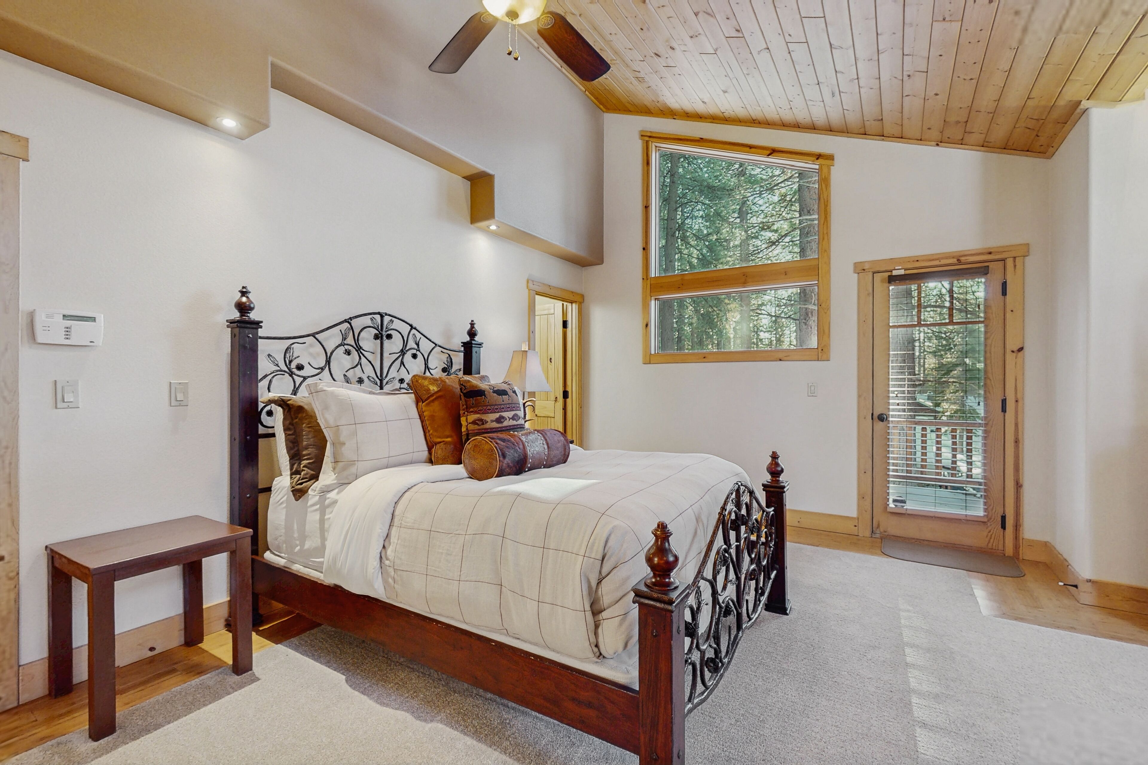 3 bedrooms, iron/ironing board, Internet, bed sheets