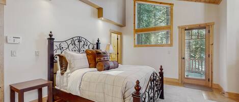 3 bedrooms, iron/ironing board, Internet, bed sheets