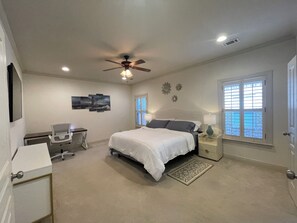 3 bedrooms, desk, iron/ironing board, free WiFi - Charming 3BR/2BA Gem Just South of Tuscaloosa! (Tuscaloosa)