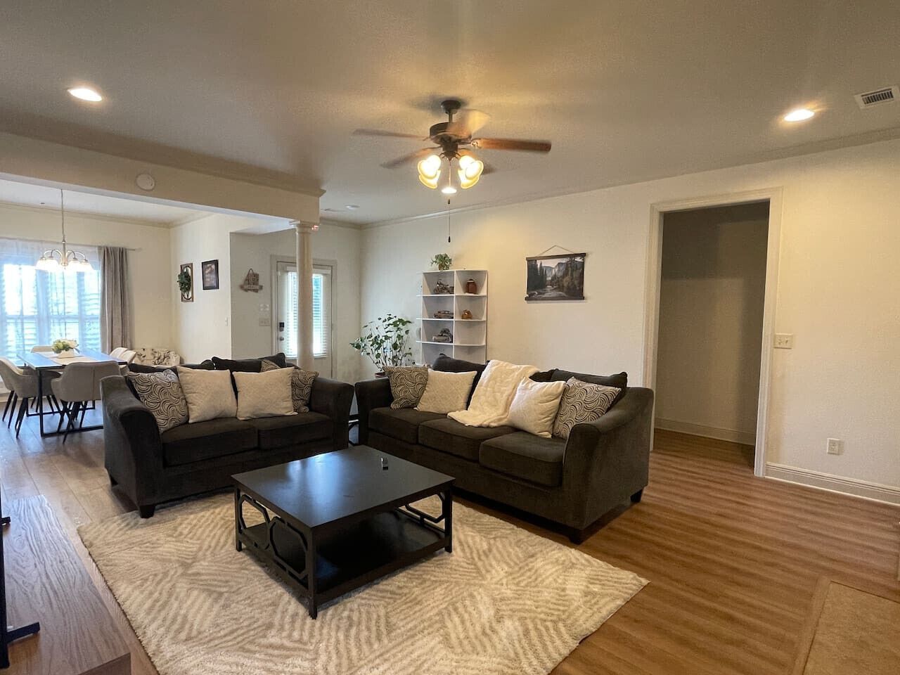 Smart TV, futbolito y tenis de mesa 