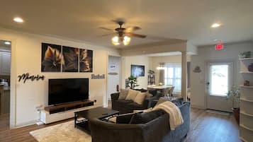 TV connectée, baby-foot, table de tennis de table