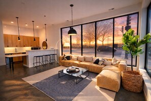 Smart TV - Chicago 4BR/3BA South Loop Stay by Soldier Field & McCormick Place (Chicago)