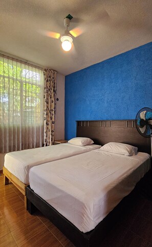 2 slaapkamers, een strijkplank/strijkijzer, gratis wifi, beddengoed