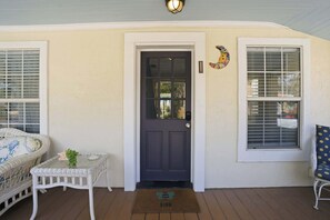 Terrace/patio - Uptown Cottage l Walk to DNTN l Dogs OK (St. Augustine)