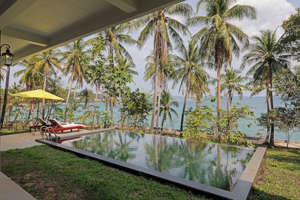 Premier Villa, Balcony, Ocean View | Minibar (free items), in-room safe, desk, laptop workspace
