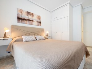 3 bedrooms, iron/ironing board, internet, bed sheets - Apartment with pool views 400m beach (Salou)
