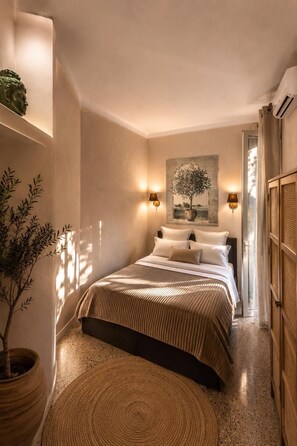 1 bedroom, iron/ironing board, free WiFi, bed sheets - COSY ART DECO APARTMENT WITH BALCONY IN THE HEART OF THE PORT IN NICE (Nice)
