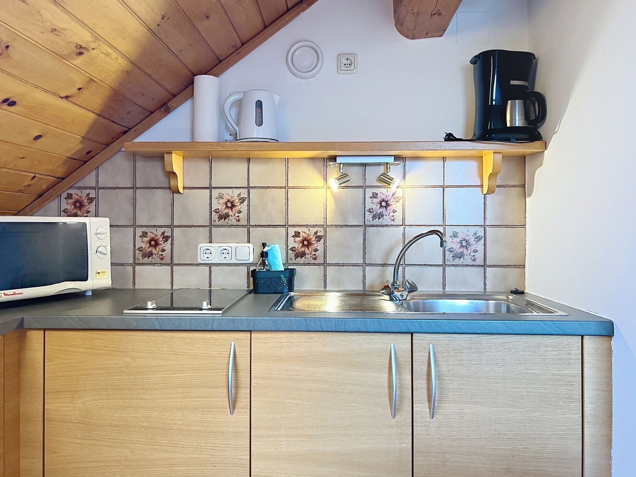 Fridge, cookware/dishes/utensils
