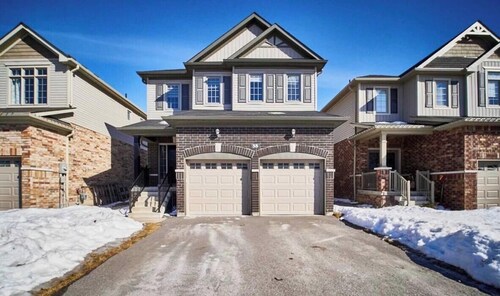 Modern home away from home in Courtice