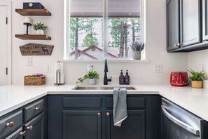 Private kitchen - Flagstaff Retreat with Hot Tub (Flagstaff)