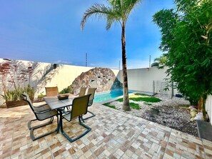 Outdoor dining - Querétaro VIP house with private pool Juriquilla LUXURY and relaxation at your fingertips (Juriquilla)