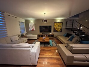 Living area - Querétaro VIP house with private pool Juriquilla LUXURY and relaxation at your fingertips (Juriquilla)