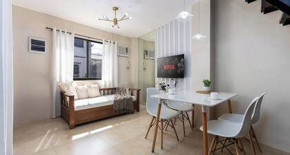 3BR & 3BA Townhome in Central Cebu City with WiFi, Netflix, Parking and Washer