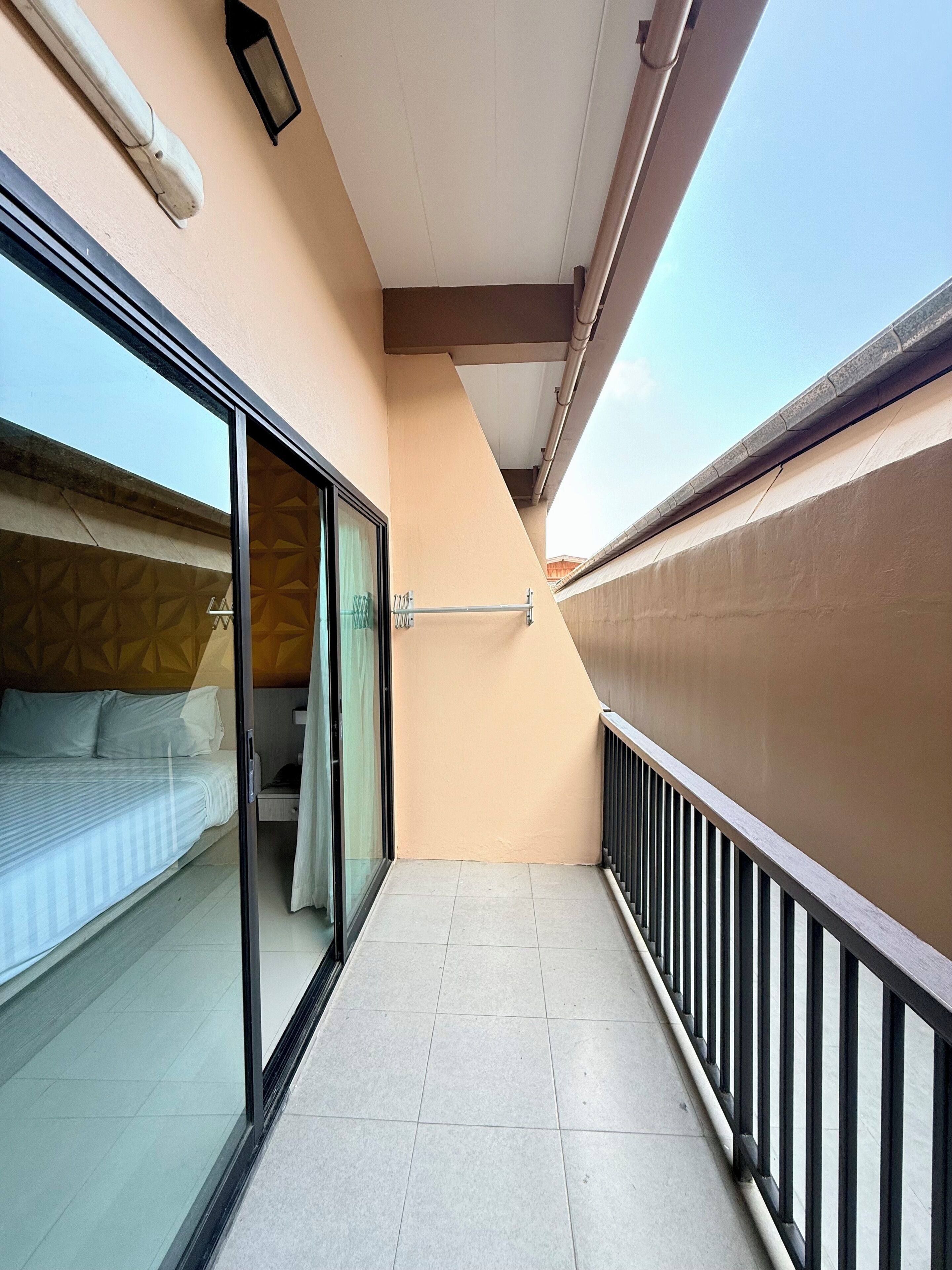 Habitació bàsica, balcó