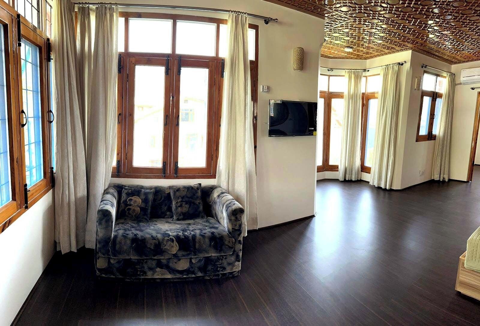 Deluxe Room, Air conditioning, Garden View | Room amenity