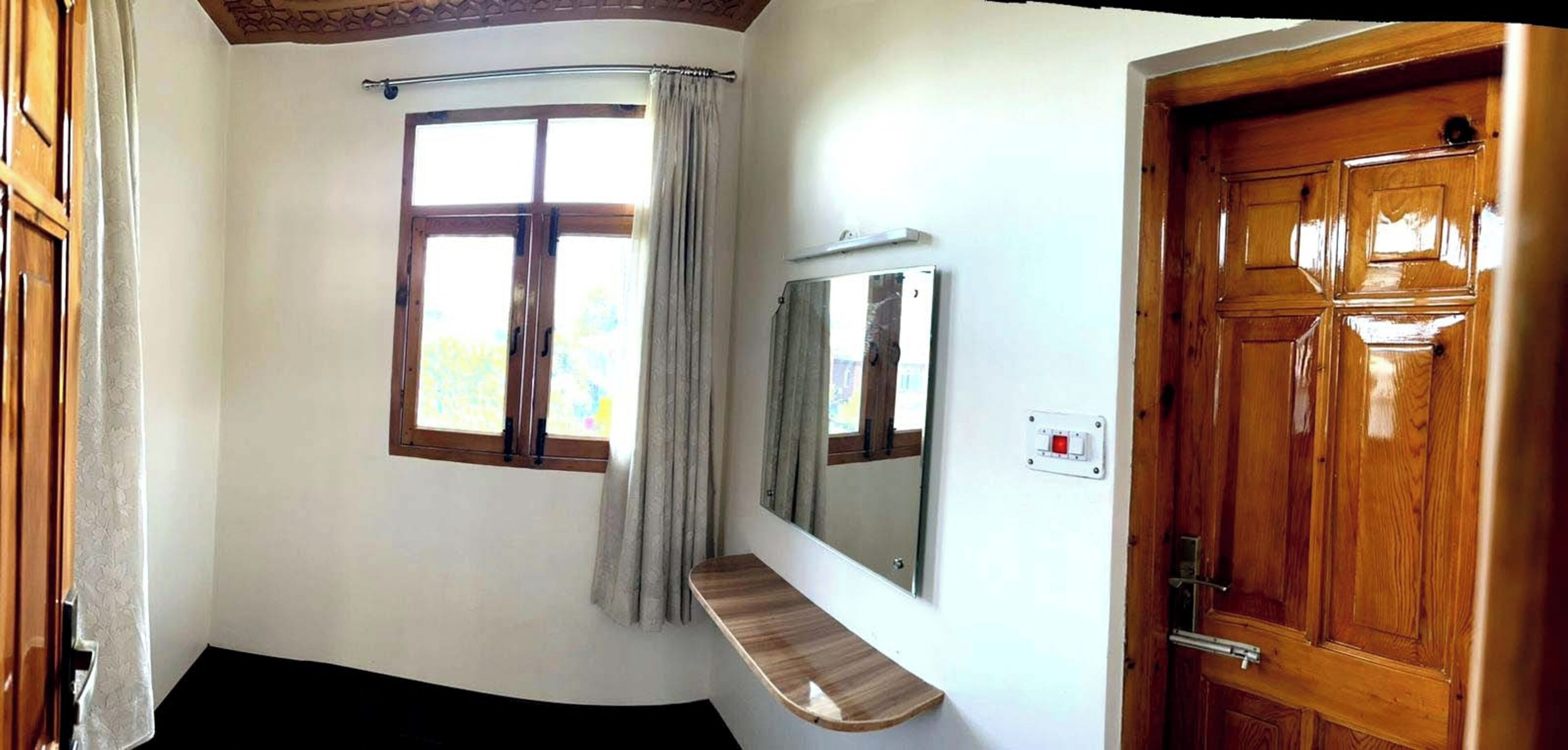 Deluxe Room, Air conditioning, Garden View | Bathroom | Shower, free toiletries, towels, soap