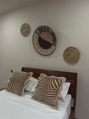 Luxury 7 Bedroom with Pool & Gym. 10 Mins to Falls