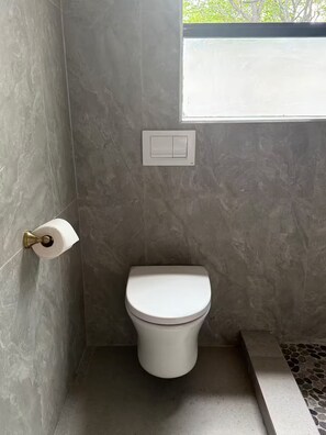 Bathroom - Luxury 7 Bedroom with Pool & Gym. 10 Mins to Falls (Victoria Falls)