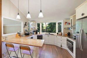 Micro-ondes, four, lave-vaisselle