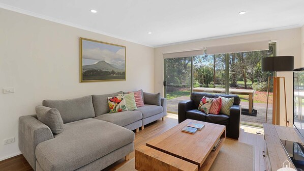 صورة غير مصنفة، 1 من 9، زرّ