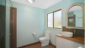 Shower - The Ash at Sandy Point (Sandy Point)
