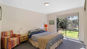 3 bedrooms, WiFi - The Ash at Sandy Point (Sandy Point)