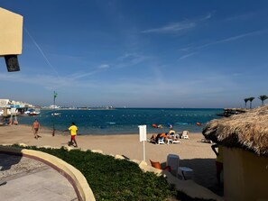 Beach - 4 Bedroom Seaside Hurghada Escape (محافظة البحر الأحمر)