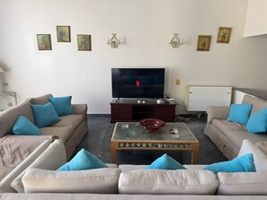 Living area - 4 Bedroom Seaside Hurghada Escape (محافظة البحر الأحمر)