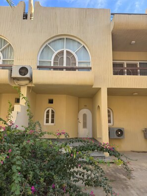Exterior detail - 4 Bedroom Seaside Hurghada Escape (محافظة البحر الأحمر)