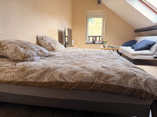 Large studio with jacuzzi/spa/balneo