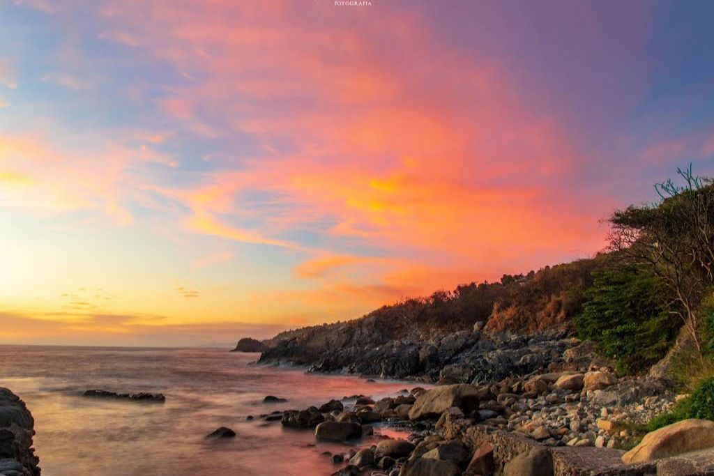 Deluxe Suite, Sea View | Bathroom | Shower, towels, soap, shampoo