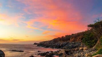 Deluxe Suite, Sea View | Bathroom | Shower, towels, soap, shampoo