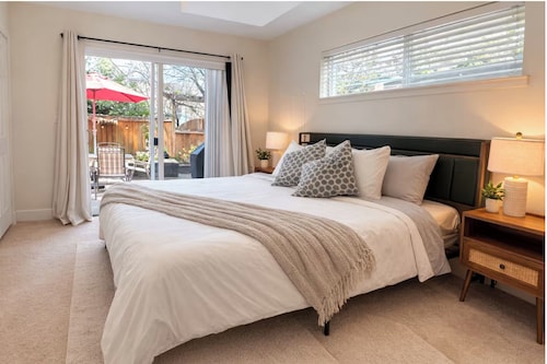 Walk to Lightrail + close to Stadium & Cruise + Modern 4BR 3.5Bath Townhome